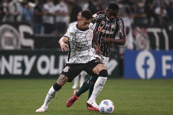 Foto: (Ettore Chiereguini/AGIF) - João Victor foi o líder do Corinthians em cortes por jogo durante a disputa do Campeonato Brasileiro 2021, com quatro de média