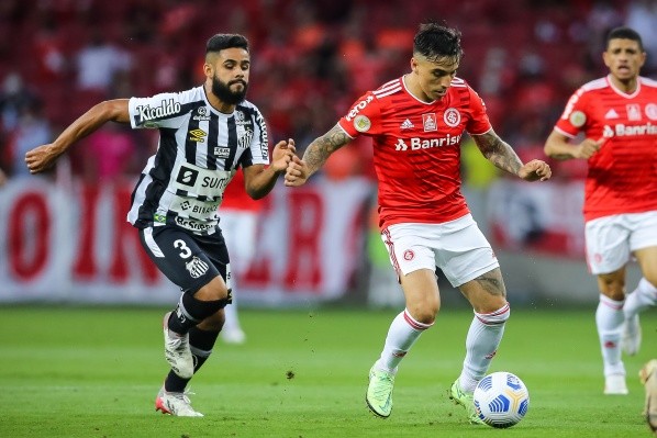 Pedro H. Tesch/AGIF/ Internacional em campo. 