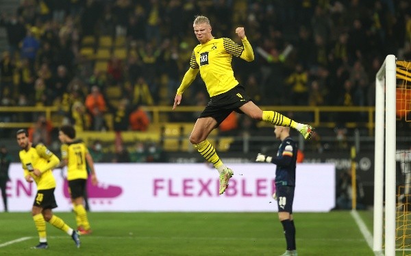 Foto: Dean Mouhtaropoulos / Getty Images | Haaland é um dos destaques do Borussia Dortmund