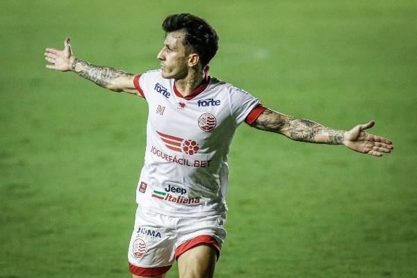 Foto: Paulo Paiva/AGIF | Jean Carlos marcou 13 gols em 45 jogos nesta temporada