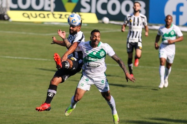 Foto: (Luiz Erbes/AGIF) - Michel Macedo pode pintar como novo reforço para a lateral direita do Grêmio