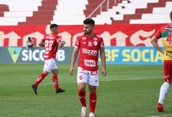 Alesson se despediu do Vila Nova (Foto: Douglas Monteiro/Vila Nova)