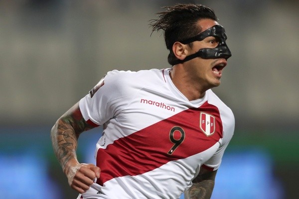 Foto: (Pool/Getty Images) - Lapadula, camisa 9 do Peru, foi oferecido ao Corinthians