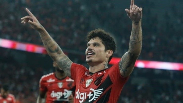 Foto: Gabriel Machado/AGIF – Márcio Azevedo vive indefinição de contrato no Athletico para 2022