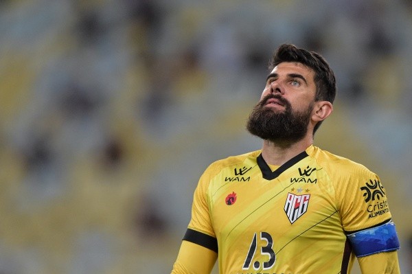 Foto:Thiago Ribeiro/AGIF – Fernando Miguel deve rescindir com Vasco e acertar contrato com Fortaleza de Vojvoda