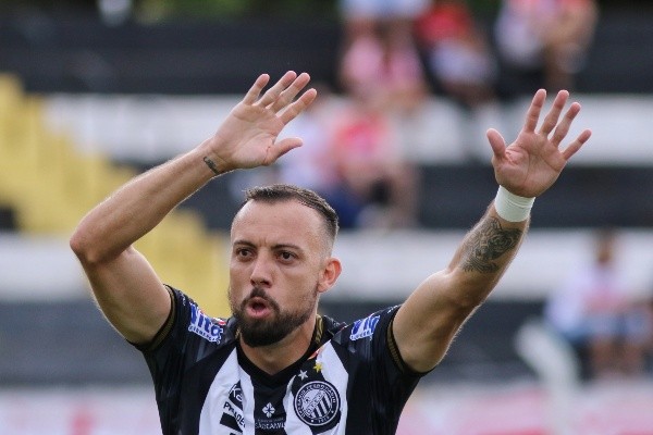 Foto: Joao Vitor Rezende Borba/AGIF -Paulo Sérgio jogador do Operário comemora seu gol durante partida contra o CRB