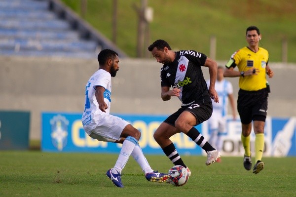 Nenê em sua última partida na temporada 2021 (Foto: Marcos Zanutto/AGIF)