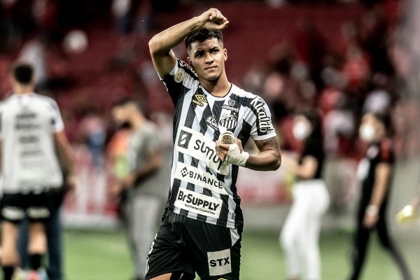Foto: Ivan Storti/Santos FC - Os empresário estão dificultando as negociações por acreditar que o jogador tem mercado na Europa Foto: Ivan Storti/Santos FC - Os empresário estão dificultando as negociações por acreditar que o jogador tem mercado na Europa
