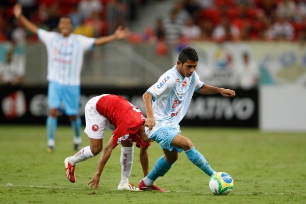 Foto: Adalberto Marques/AGIF – Leandro Carvalho em ação Paysandu