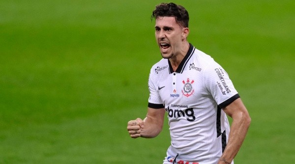 Danilo Avelar não deve ficar no Corinthians (Foto: Marcello Zambrana/AGIF)