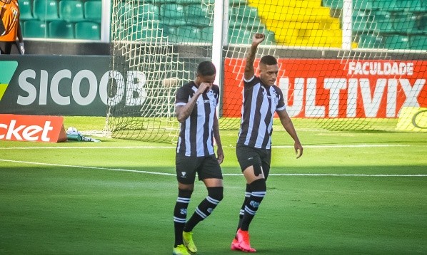 Foto: R.Pierre/AGIF – Lucas Barcelos em ação pelo Figueirense