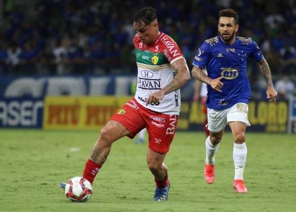 Foto: Fernando Moreno/AGIF – Edu foi um dos contratados para a temporada de 2022