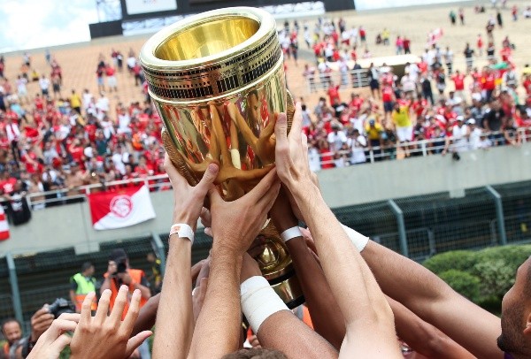 Empresário investe no e-sports para jovens de comunidade carentes no Brasil (Photo by Alexandre Schneider/Getty Images)