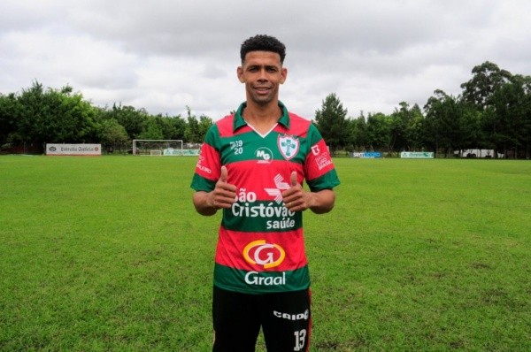 Naldo foi a última contratação anunciada pela Portuguesa (Foto: Portuguesa)