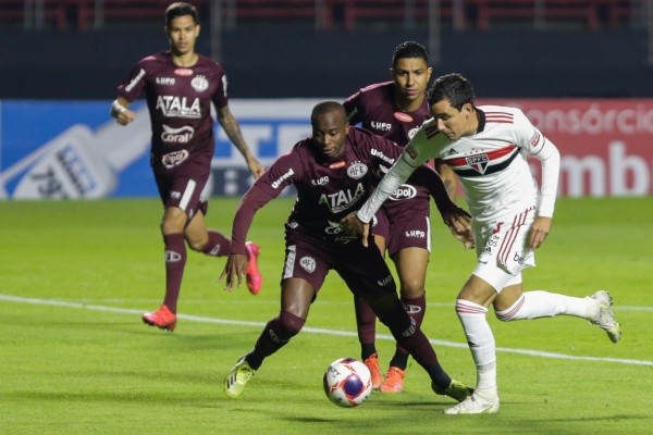 Foto: (Marcello Zambrana/AGIF) - A Ferroviária acabou senda eliminada no Campeonato Paulista 2021 para o São Paulo, que acabou como campeão daquela edição