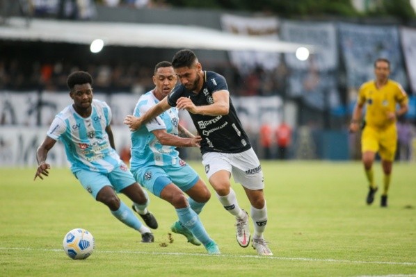 Foto: (Fernando Torres/AGIF) - Neto Pessoa foi fundamental para o Remo nos dois jogos da semifinal da Copa Verde, contra o Paysandu