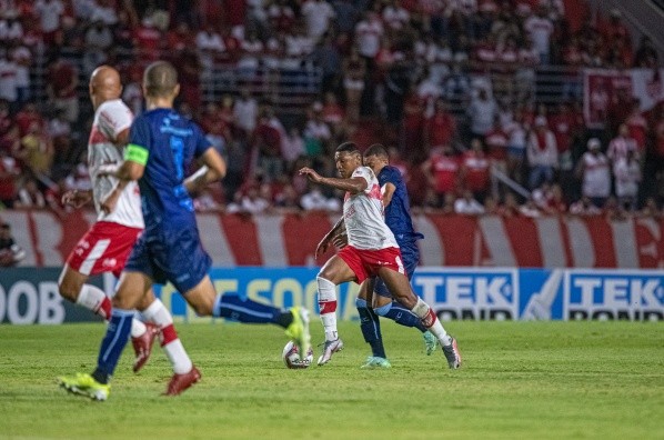 Celio Junior/AGIF – Emerson Negueba em ação pelo CRB