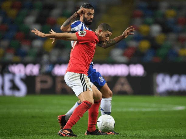 Octavio Passos/Getty Images - Porto e Benfica em campo