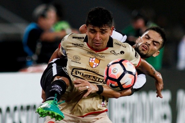 Foto: Luciano Belford/AGIF – Pineida em ação pelo Barcelona de Guayaquil