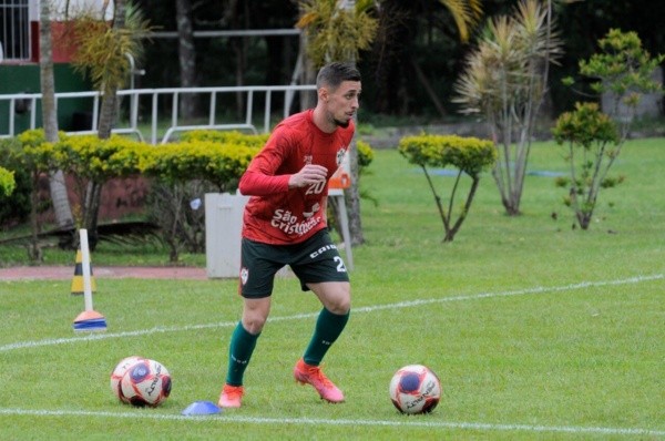 Gustavo França foi uma das contratações da temporada (Foto: Portuguesa)