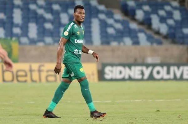 Paulão também fica no Cuiabá para 2022 (Foto: AssCom Dourado)