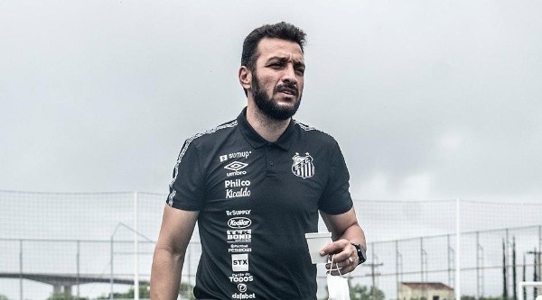 Edu Dracena já trabalha com reforços para o Santos (Foto: Ivan Storti/Santos FC)