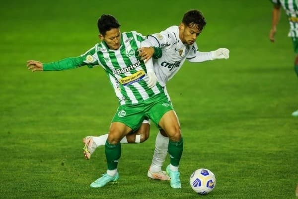 Pedro H. Tesch/AGIF/ Chico em campo pelo Juventude.