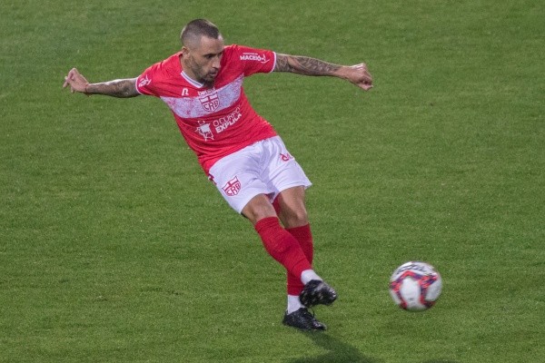 Jean Patrick projeta temporada 2022 com CRB (Foto: Robson Mafra/AGIF)