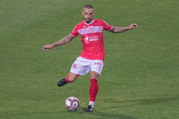 Jean Patrick projeta temporada 2022 com CRB (Foto: Robson Mafra/AGIF)