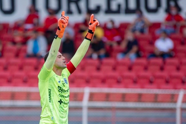 Foto: Diogo Reis/AGIF -Victor Souza em ação pelo Paysandu