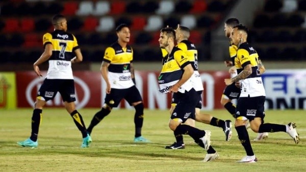 Thiago Calil/AGIF/ Criciúma comemorando gol na Série C. 