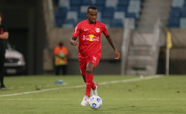 Gil Gomes/AGIF/ Helinho em campo pelo Red Bull Bragantino. 