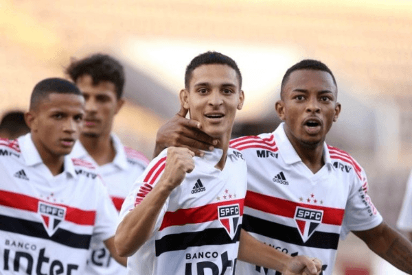 Antony e Welington foram titulares em 2019 (Foto: Celio Messias/saopaulofc.net)