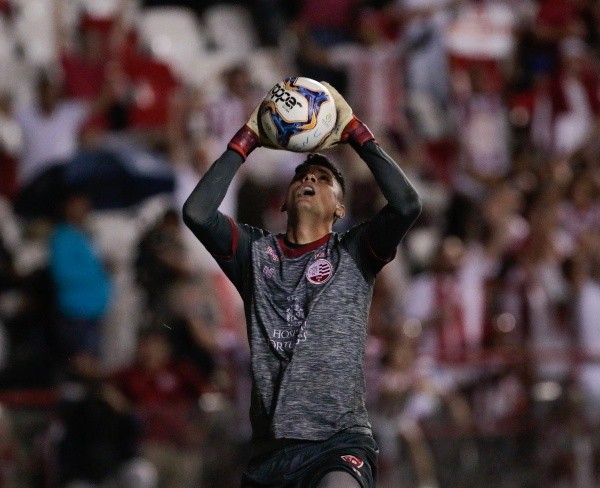 Foto: Caio Falcão/AGIF – Goleiro foi campeão da Série C e do Campeonato Pernambucano pelo Timbu