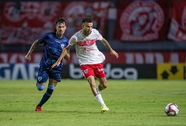 Foto: Celio Junior/AGIF – João Paulo em ação pelo Londrina