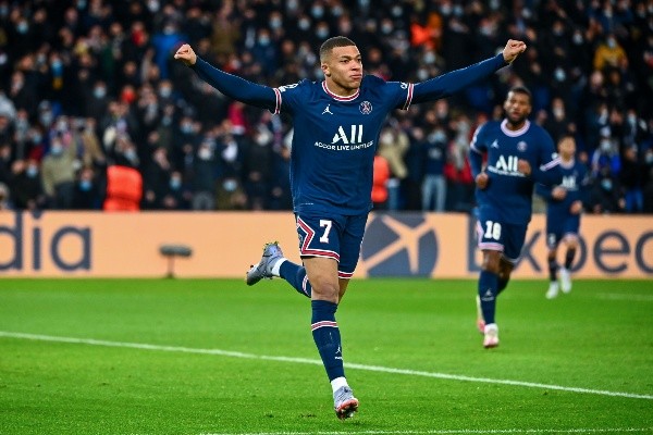 Foto: Anthony Dibon / Icon Sport via Getty Images | O próprio Mbappé não se mostrou disponivel a fechar com outra equipe neste inicio de janela