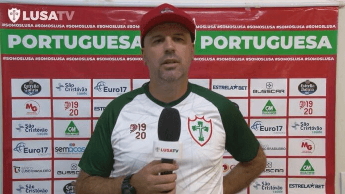 Alan Dotti em coletiva após o empate com o União Mogi (Foto: Reprodução/Lusa TV)
