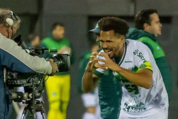 Foto: Volmer Perez/AGIF – Bruno Silva em ação pelo Guarani