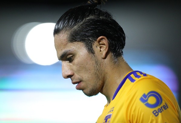 Foto:Sergio Mejia/Getty Images – Carlos Salcedo teria desejo de sair do Tigres e foi oferecido ao Palmeiras, informa jornalista