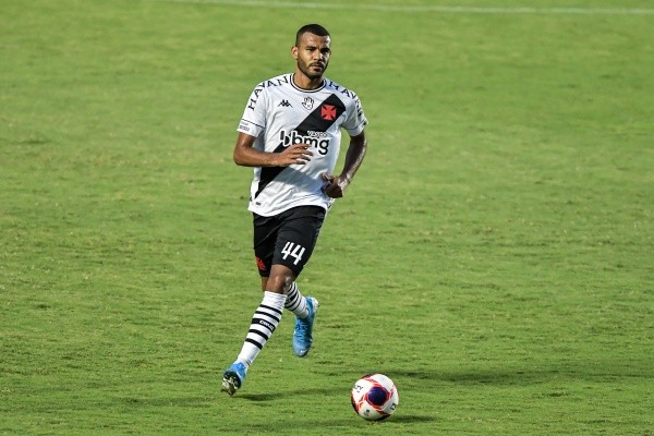 Foto: (Thiago Ribeiro/AGIF) - Ernando disputou a Série B 2021 pelo Vasco da Gama