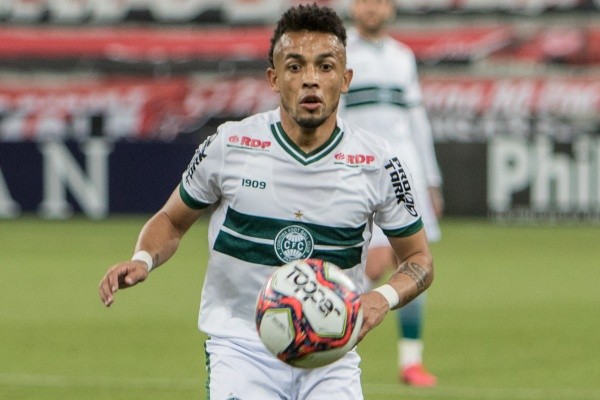 Rafinha esteve no Coritiba em 2021 (Foto: Robson Mafra/AGIF)