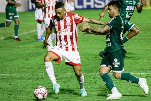 Foto: Rafael Vieira/AGIF – Luiz Henrique em ação pelo Náutico