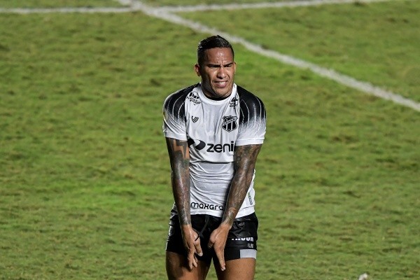 Jael: fora do início da temporada (Foto: Thiago Ribeiro/AGIF)