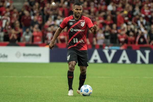 Nikão acertou a sua ida para o São Paulo (Foto: Robson Mafra/AGIF)