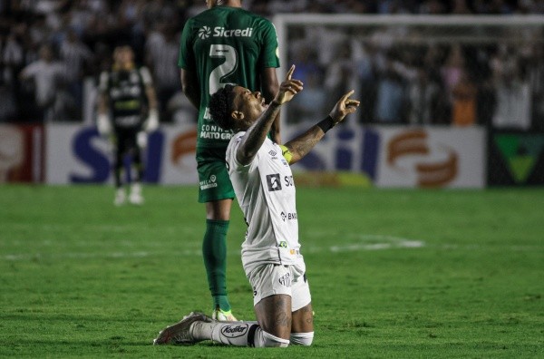Foto: Guilherme Drovas/AGIF -Marinho jogador do Santos comemora durante partida contra o Cuiabá