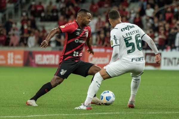 Robson Mafra/AGIF – Meia-atacante é considerado um dos maiores jogadores da história do clube paranaense