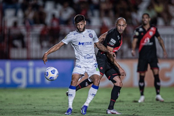 Foto: Heber Gomes/AGIF – Juninho Capixaba em ação pelo Bahia