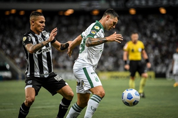 Foto: Kely Pereira/AGIF – Igor em ação pelo Ceará