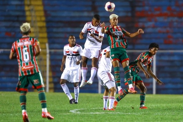 Marcello Zambrana/AGIF/ Sub-20 do São Paulo  em campo na estreia da Copinha. 