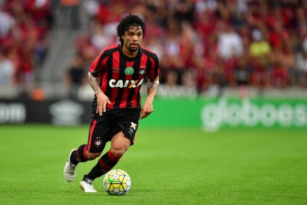 Foto: Jason Silva/AGIF - O volante chega em julho após ter o contrato encerrado com a equipe francesa